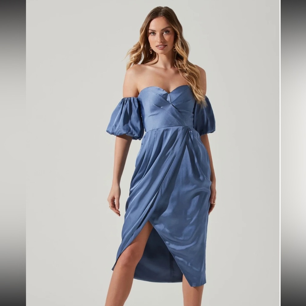 ASTR Zurina Puff Sleeve dress. NWT Small Revolve